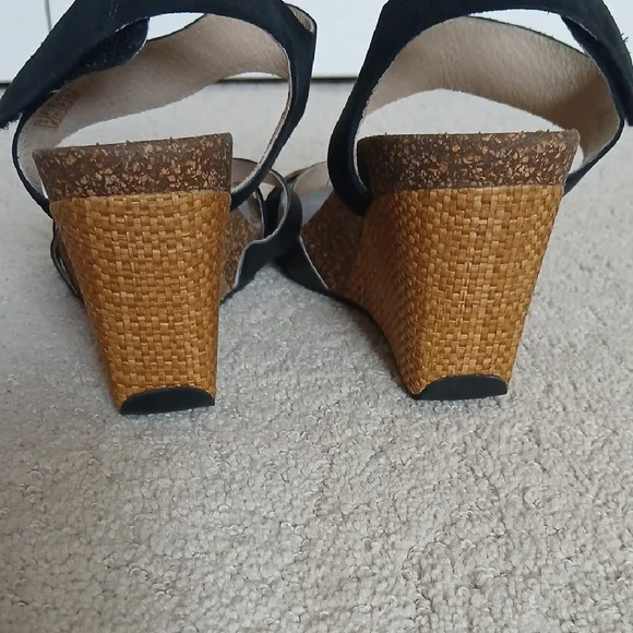 Tsubo Black and Gray Women's Sandals - Picture 4 of 11